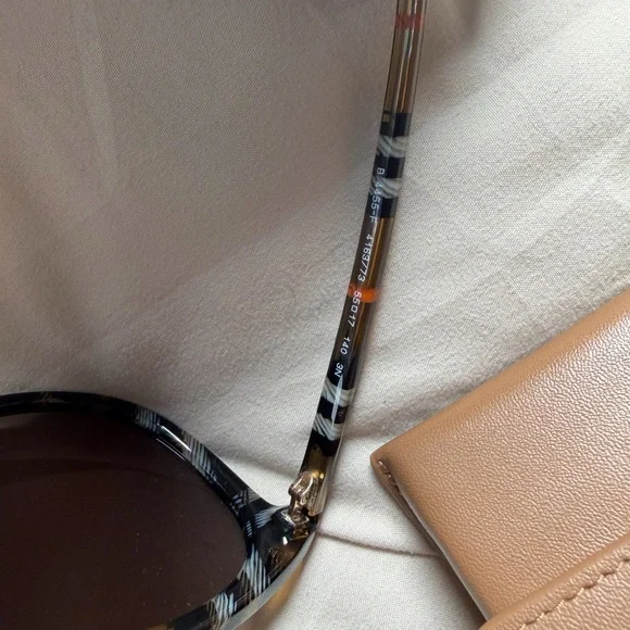 Burberry 55mm Phantos Sunglasses - Picture 10 of 10